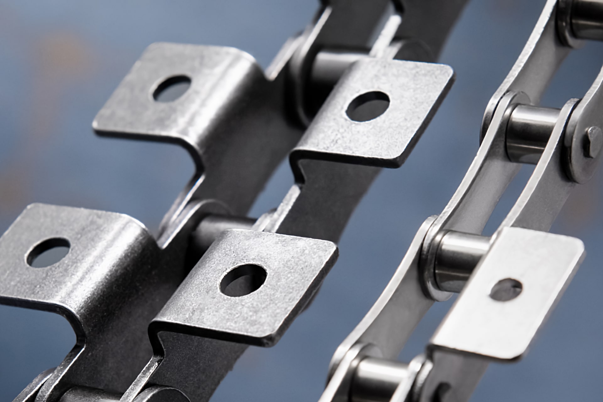 Iris Chains · Brand product example: Attachment chains · 2 / 3