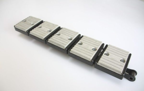 Conveyor chains with rubber supports
