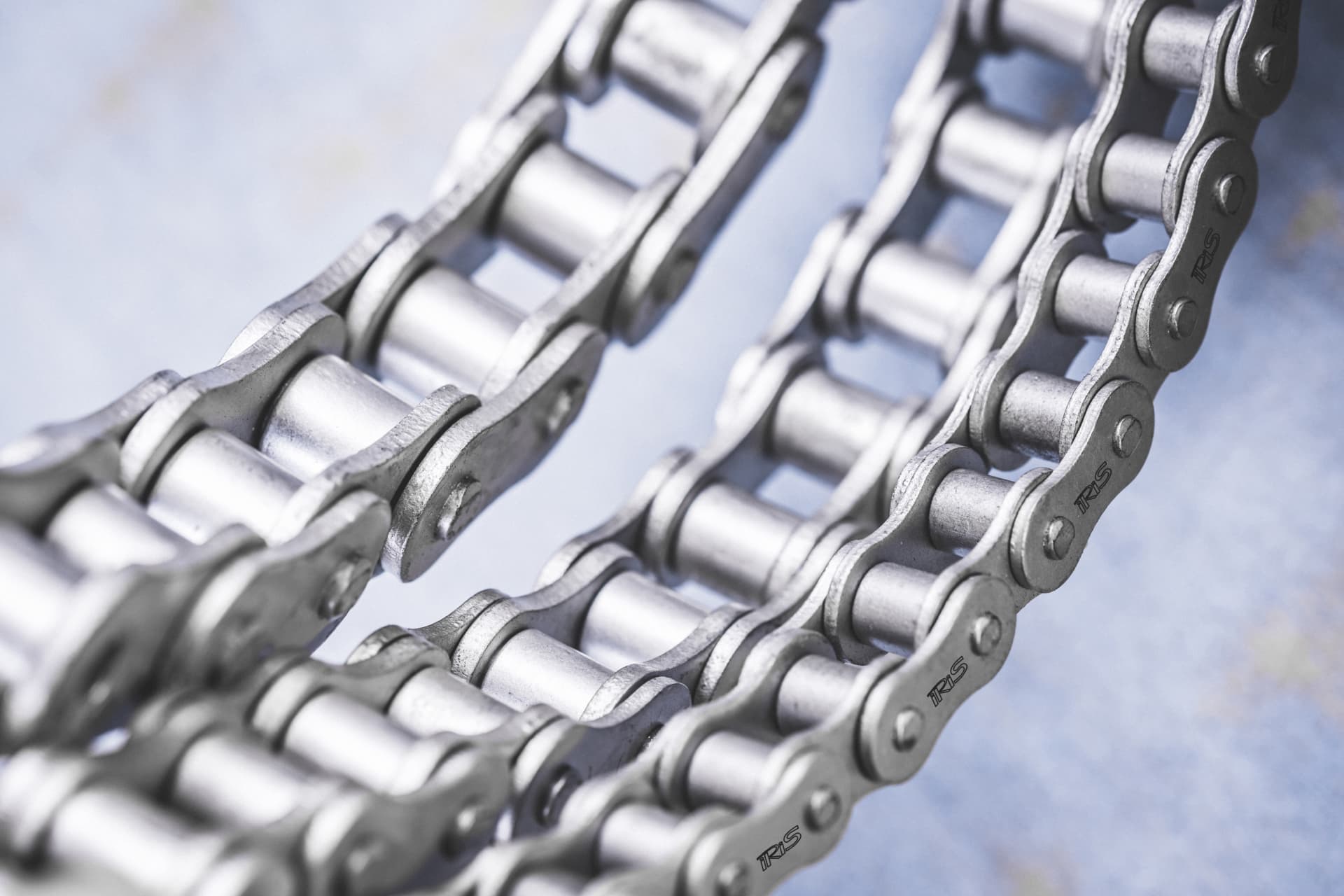 Iris Chains · Brand product example: Low-maintenance and self-lubricating chains