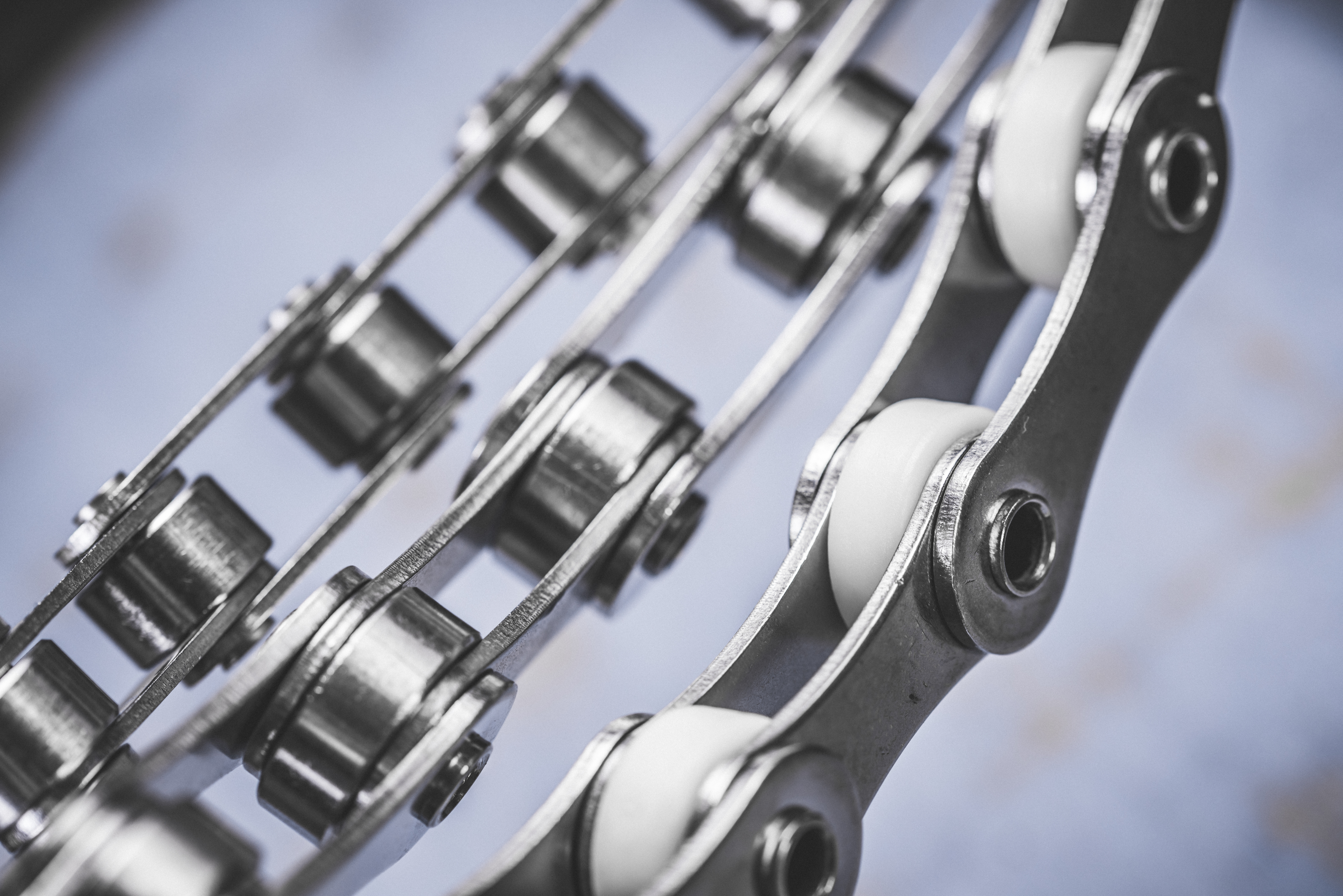 Iris Chains · Brand product example: Hollow-pin chains · 2 / 2